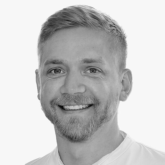 [Translate to Deutsch (Österreich):] Portraitbild des Referenten in schwarz-weiß, Johannes Scherg