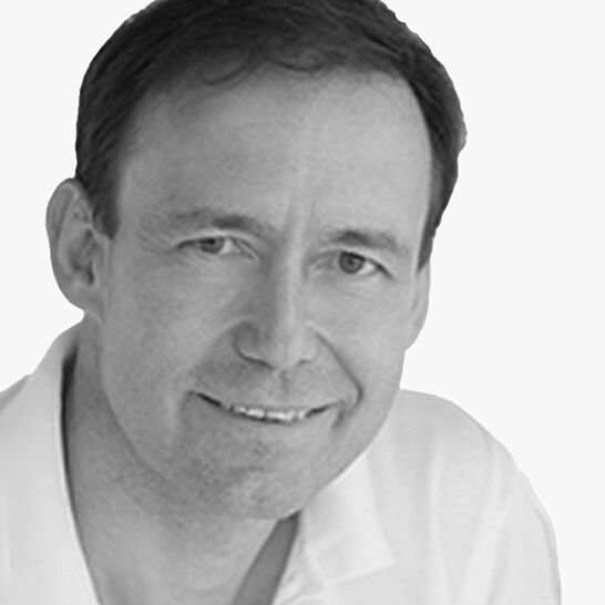 [Translate to Deutsch (Österreich):] Portraitbild des Referenten in schwarz-weiß, Dr. Pertl