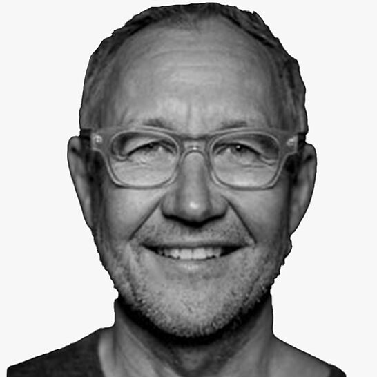 [Translate to Deutsch (Österreich):] Portraitbild des Referenten in schwarz-weiß, Jörn Lübbers