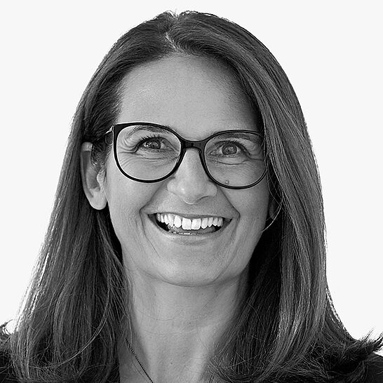 [Translate to Deutsch (Österreich):] Portraitbild des Referenten in schwarz-weiß, Verena Faden