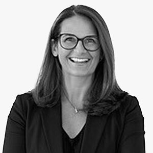 [Translate to Deutsch (Österreich):] Portraitbild des Referenten in schwarz-weiß, Verena Faden