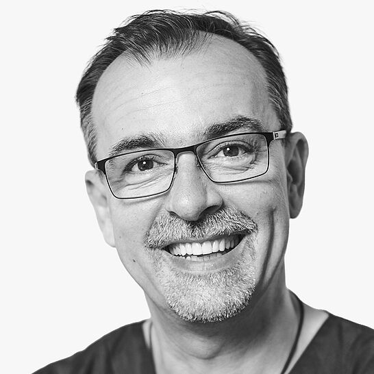 [Translate to Deutsch (Österreich):] Portraitbild des Referenten in schwarz-weiß, DDr. Gerald Jahl 