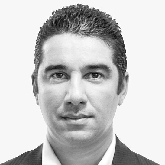 [Translate to Deutsch (Österreich):] Portraitbild des Referenten in schwarz-weiß, Dr. Redouan Mahou 