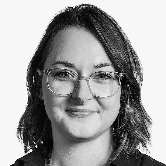 [Translate to Deutsch (Österreich):] Portraitbild des Referenten in schwarz-weiß, Tabea Wiederänders