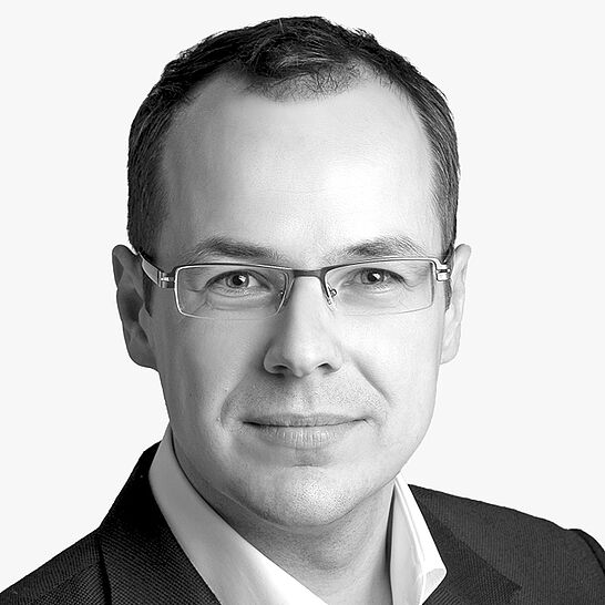 [Translate to Deutsch (Österreich):] Portraitbild des Referenten in schwarz-weiß, Dr. med. dent. Stephan Jacoby