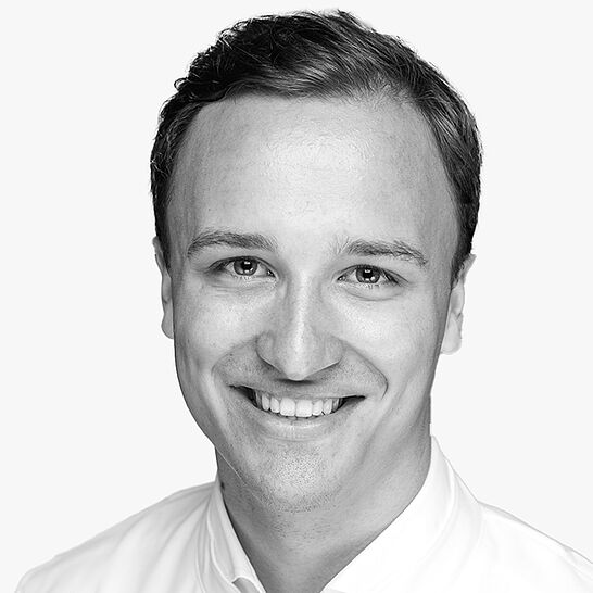 [Translate to Deutsch (Österreich):] Portraitbild des Referenten in schwarz-weiß, Dr. Moritz Benedikt Schlenz