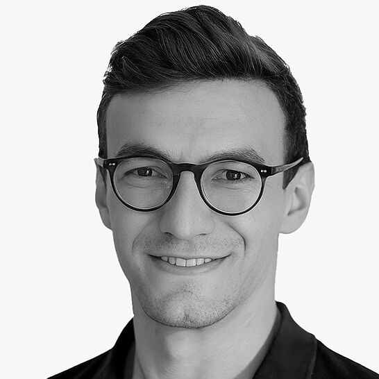 [Translate to Deutsch (Österreich):] Portraitbild des Referenten in schwarz-weiß, Dr. med. Dr. med. dent. Johannes Raphael Kupka